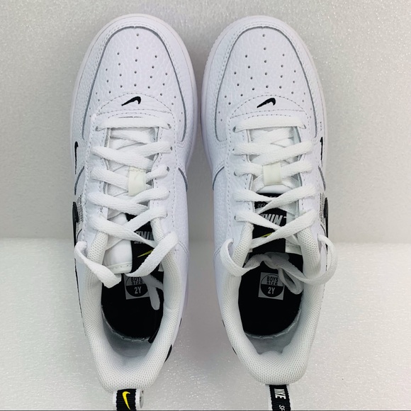 NIKE Air Force 1 LV8 AV4272-100 Black Sneaker Shoes - Kids 2Y - Picture 5 of 10